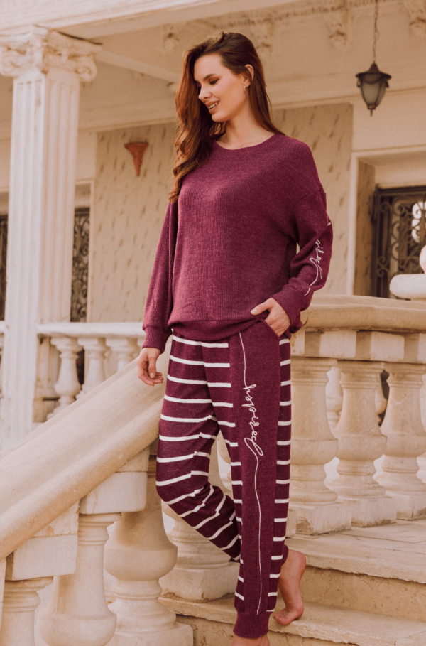 بيجامة ٢ قطعة خامة صوف تريكو بنطلون مقلم لون موف