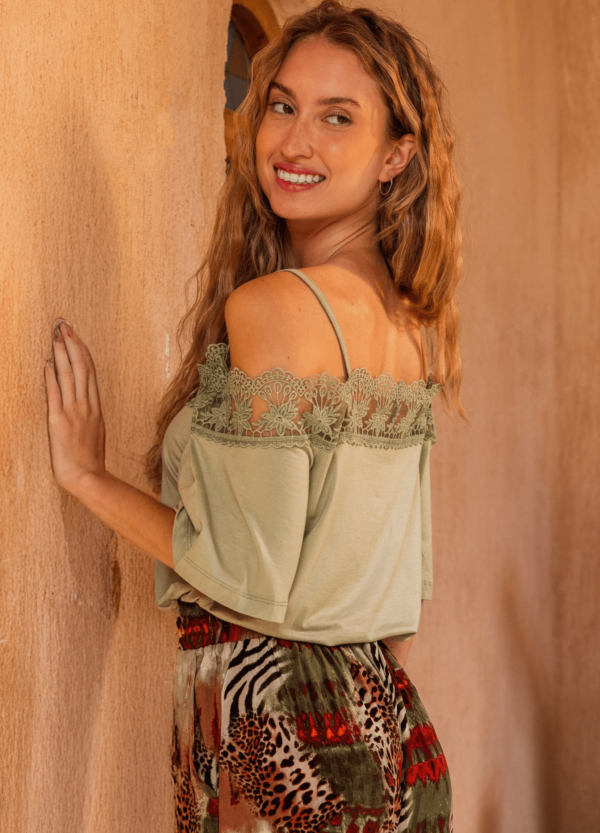 Off-shoulder pajamas with strap